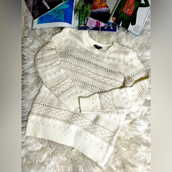 H&M Sweaters - 💕H&M Crew neck cream sweater